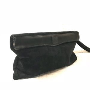 Black clutch